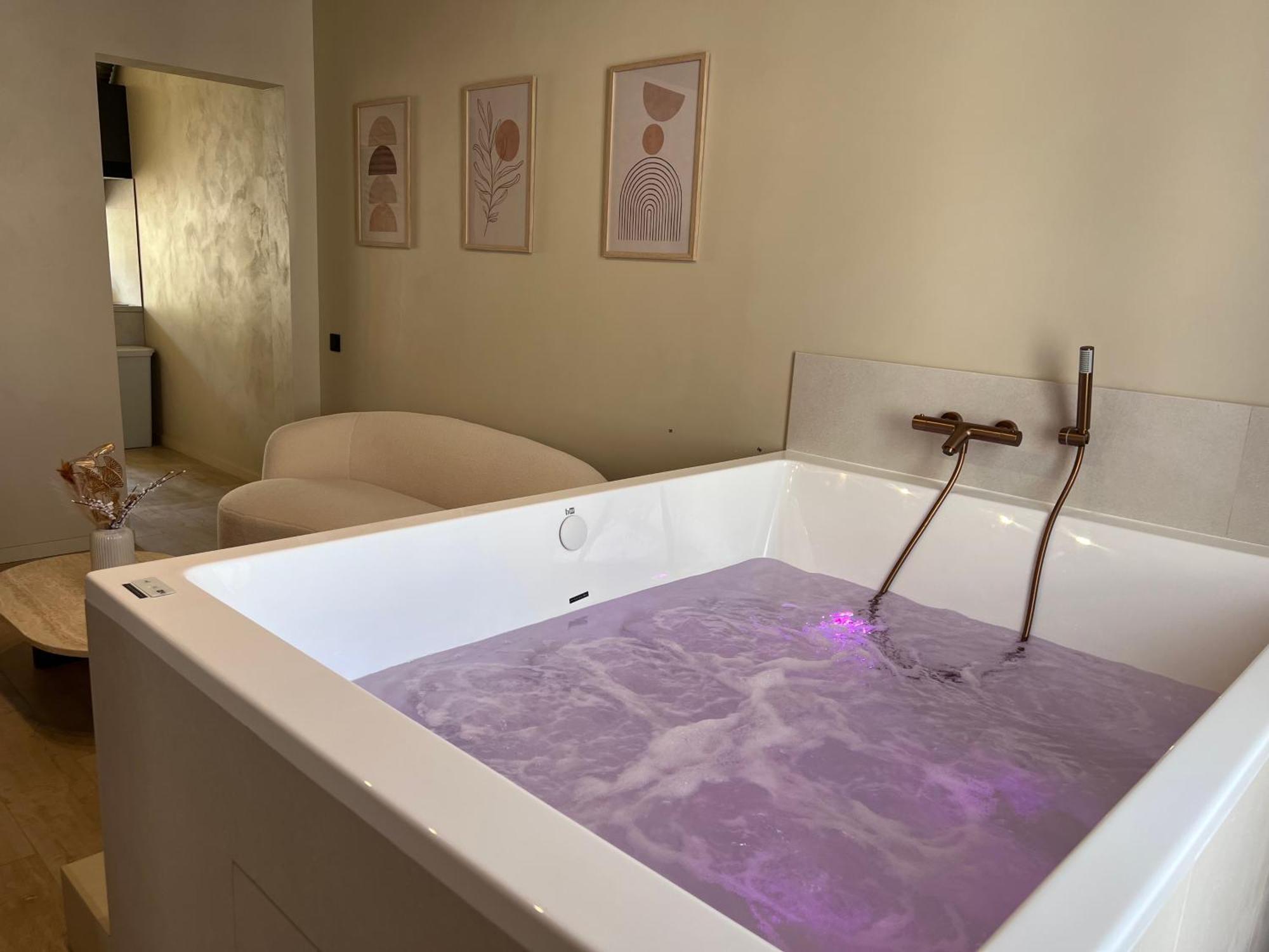 Harmony Room Suite Avec Balneo Angers Dış mekan fotoğraf